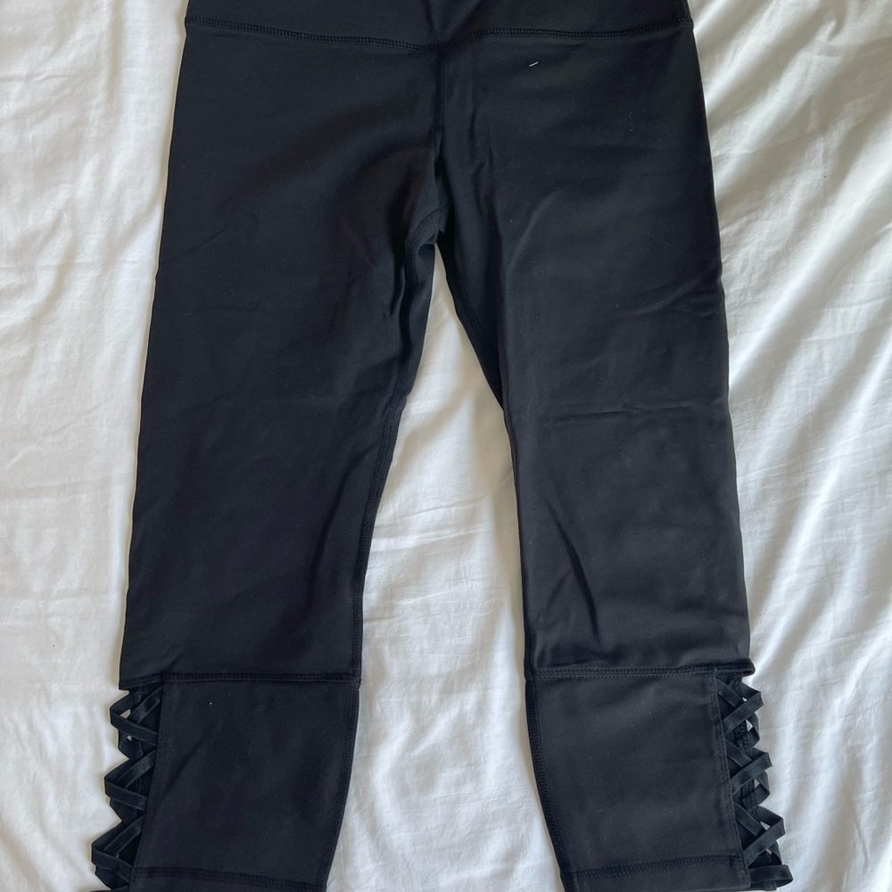 Glyder Women Black Leggings with Crisscross Detail